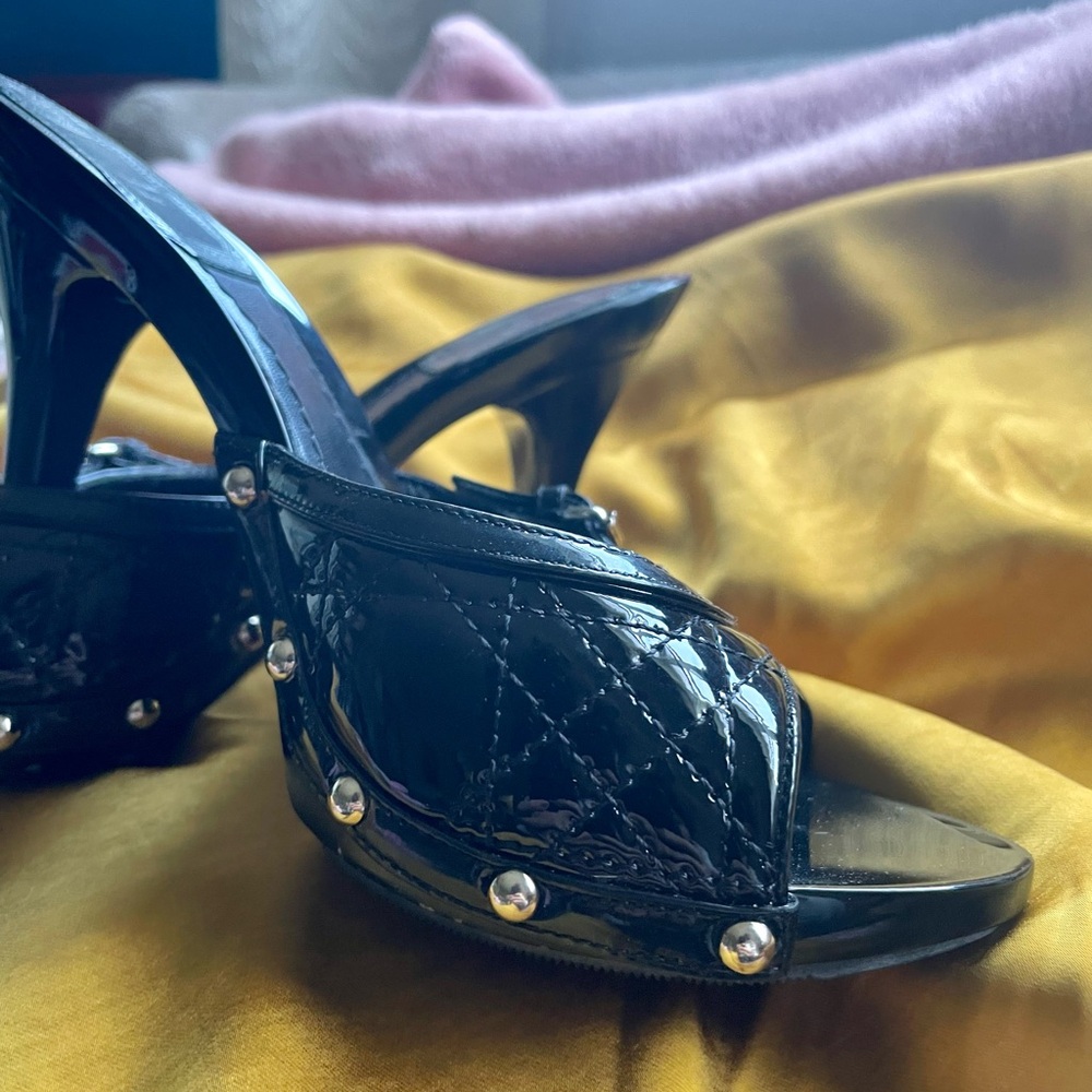 Dior Black Stiletto Heels with Quilted Texture - Picture 3 of 10